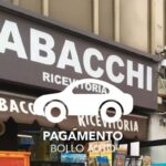 disegno auto e scritta bollo auto e sullo sfondo tabacchi ricevitoria